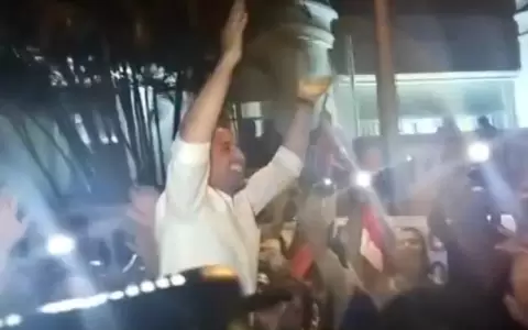 Bogar�n se retir� del JEM con hurras, aplausos y c�nticos tras recibir sanci�n de EE. UU.