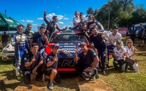Fabrizio Zald�var conquista el Rally Trans-Itap�a
