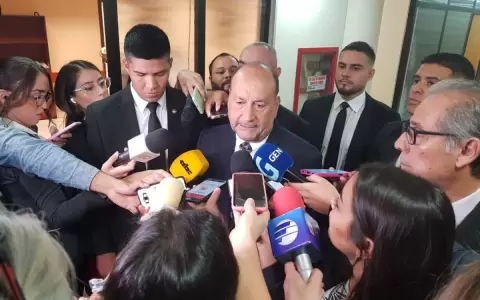 Salom�n dice que el Senado sesionar� de manera mixta �por un buen tiempo�