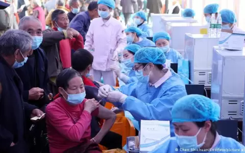 China aprueba uso de emergencia de su primera vacuna con ARN mensajero