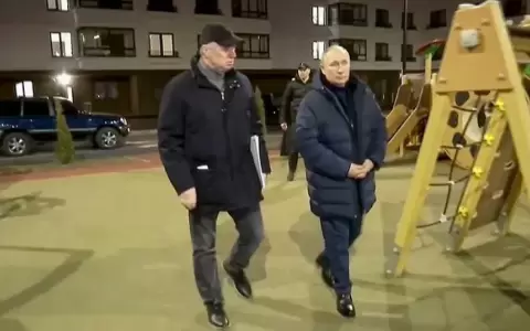 En otro gesto de provocaci�n, Putin visit� la ocupada ciudad ucraniana de Mari�pol