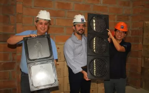 Municipalidad de Asunci�n recibi� 74 nuevos sem�foros inteligentes