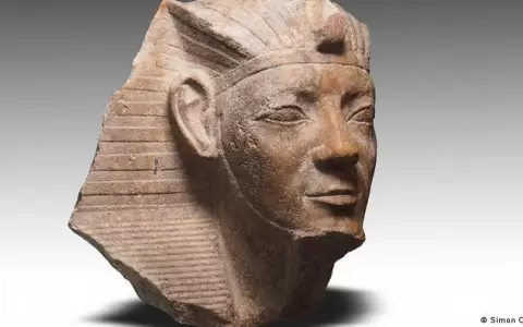 Arque�logos hallan en Egipto la base de la estatua de Rams�s II y una esfinge en su honor