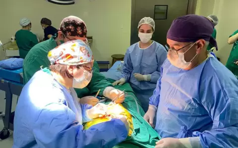 Cl�nicas realiz� el primer trasplante del a�o: un adolescente tendr� una mejor calidad de vida