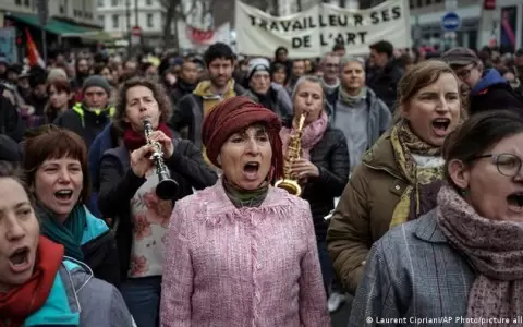 Senado de Francia aprueba pol�mico proyecto de reforma de pensiones