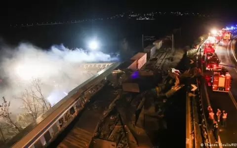 Al menos 36 muertos en accidente de tren de pasajeros en Grecia
