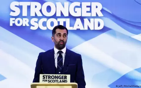 El nacionalista Humza Yousaf elegido nuevo jefe del Gobierno escoc�s