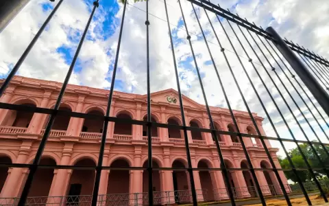 Plaza frente al Cabildo ya se observa "tras las rejas" y est� a pocos metros de su conclusi�n