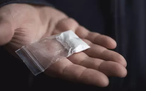 Estudiante de 14 a�os fue sorprendida con droga en el colegio