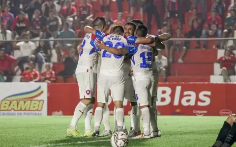 Cerro Porte�o remonta a General Caballero y mantiene en la pelea