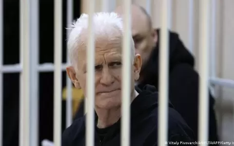Bielorrusia: condenan a 10 a�os de c�rcel al Nobel de la Paz Ales Bialiatski