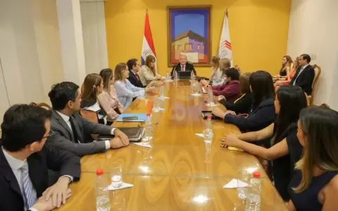De cara a las elecciones de abril, presidente del TSJE brind� su respaldo a jueces electorales