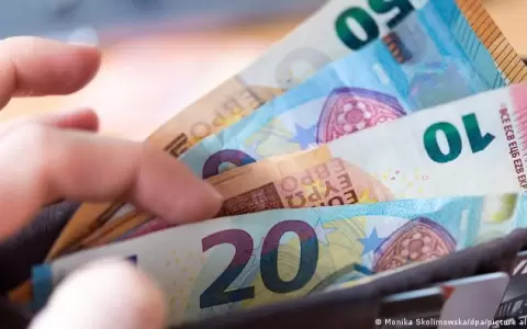 El dinero s� aumenta la felicidad, asegura estudio firmado por Nobel de Econom�a