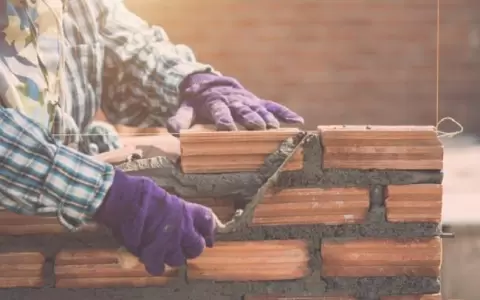 Denuncian a constructora por cobrar millonario adelanto y nunca haber iniciado la obra