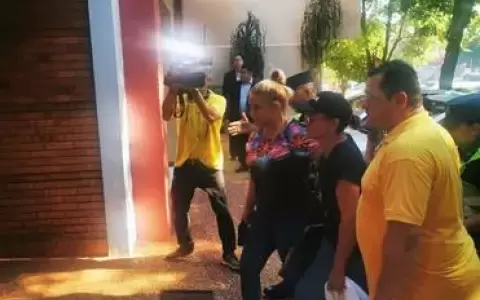 Parto en el pasillo: detienen a enfermera involucrada