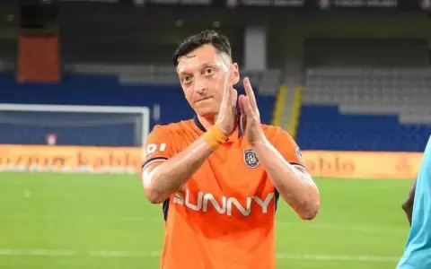 Mesut �zil anunci� su retiro