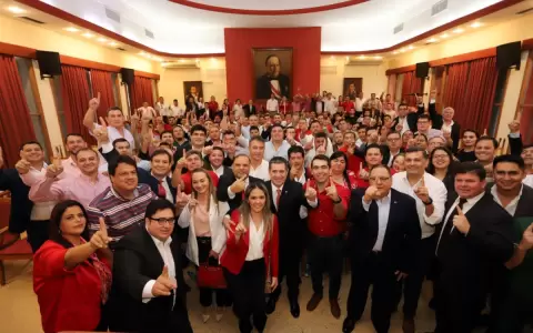 Pol�ticos de Caaguaz� llevaron su respaldo a Horacio Cartes