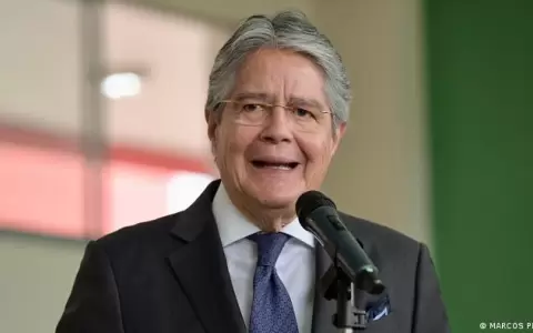 Presidente de Ecuador se defiende ante Corte que analiza juicio en su contra
