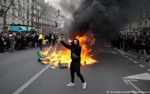 Nuevos disturbios en Francia por la reforma de las pensiones