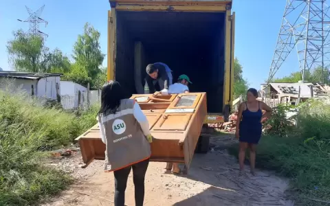 Crecida del r�o Paraguay a numerosas familias que son obligadas a evacuar.
