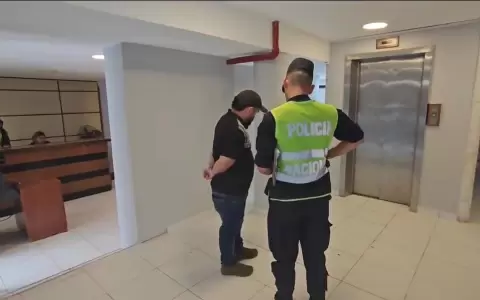 Detienen a jefe aduanero y a subcomisario por presunto pedido de coimas a comerciantes