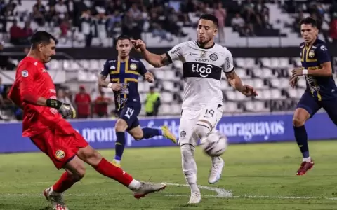 Olimpia y Sportivo Trinidense igualan en un partidazo