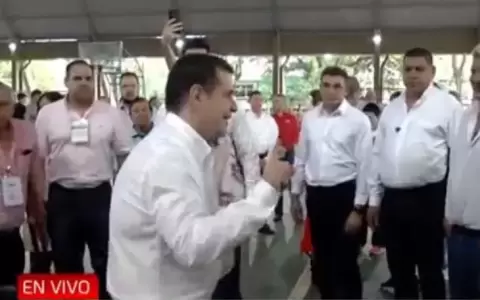 Evitando a la prensa, Cartes vot� acompa�ado de su hija