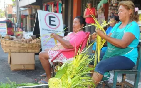 Mercado 4 es principal lugar de venta de las palmas.