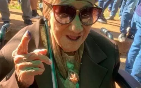 Abuela no vidente de 97 a�os cumpli� con deber c�vico en CDE