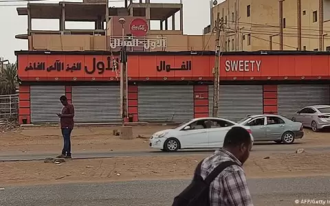 Sudaneses aprovechan tregua de 72 horas para buscar comida y agua