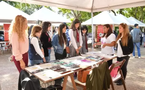 Realizaron feria de carreras para ni�as en Tecnolog�as de la Informaci�n y Comunicaci�n (TIC)