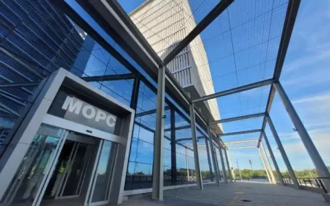 MOPC inici� mudanza de oficinas del Gobierno en puerto de Asunci�n