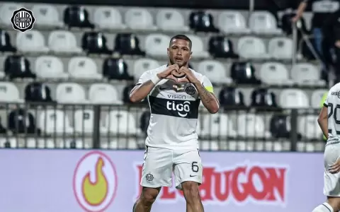 Pedro Delvalle se rinde ante el golazo de Richard Ortiz