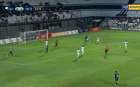 �Lo hizo de nuevo! Otro golazo de chilena de Richard Ortiz