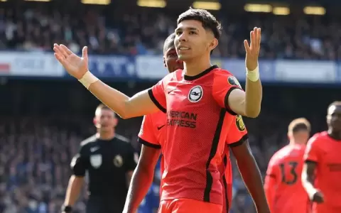El golazo de Julio Enciso para la victoria de Brighton sobre Chelsea