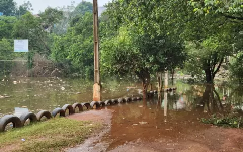 Alertan de posibles nuevas crecidas e inundaciones en el barrio San Rafael de CDE