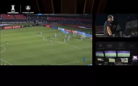 Ex�rbitro paraguayo opina sobre el gol de Gustavo G�mez