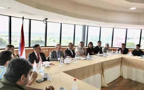 Comisi�n que estudia Plan Hidrov�a convocar� a autoridades de Argentina, Brasil, Bolivia y Uruguay