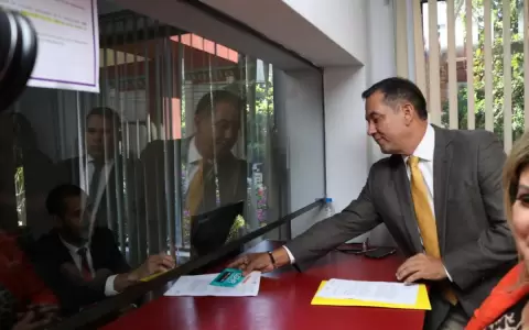 Senador denuncia a Alegre por malversaci�n de fondos durante su �poca de ministro de Obras