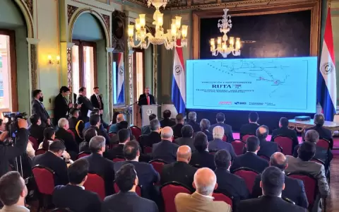 Gobierno firm� contratos para reconstruir y pavimentar la ruta PY12