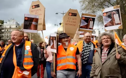 Francia vive sus �ltimas protestas antes de una decisi�n clave sobre reforma de pensiones