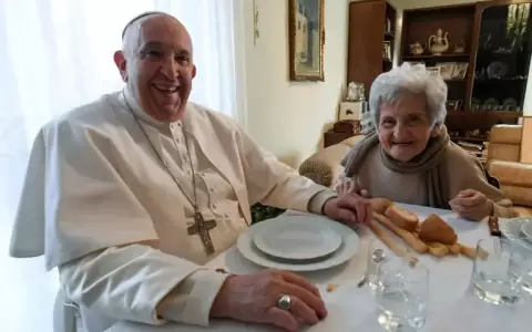 El papa dice que es propio de la mujer ser "generosa y a veces neur�tica"