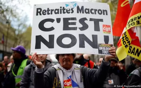 Francia: luz verde para pol�mica reforma de pensiones de Macron