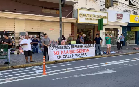 Comerciantes de Palma piden trasladar una cuadra la bicisenda