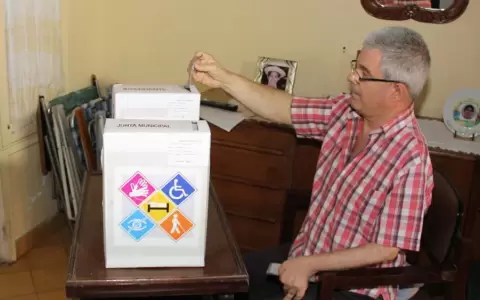 40 % de electores que sufragan mediante el Voto en Casa ya cumplieron con su deber c�vico