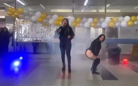Esc�ndalo en Chile por un show er�tico en un consultorio familiar
