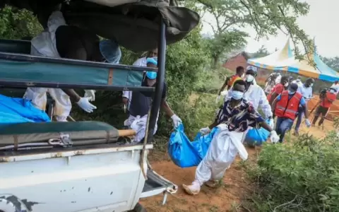 Kenia: hallan 58 cad�veres de miembros de una secta, el pastor les pidi� que ayunaran hasta conocer a Jes�s
