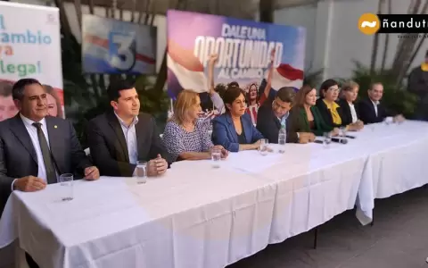 Dupla presidencial de la Concertaci�n presenta a miembros de su Gabinete, de ganar el 30 de abril