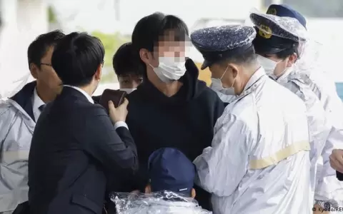 Primer ministro japon�s evacuado tras una explosi�n