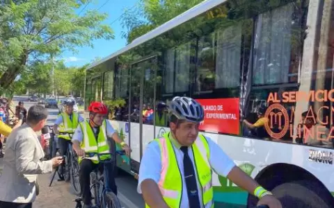 Conductores de buses pedalearon para sentir "el miedo" de los ciclistas